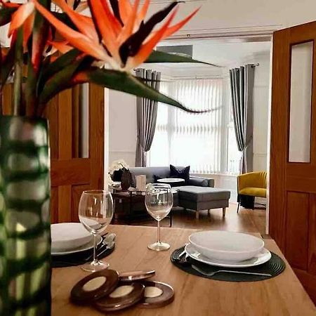 Anfield Home Sleeps 5 Close To Lfc Free Parking Liverpool Eksteriør billede