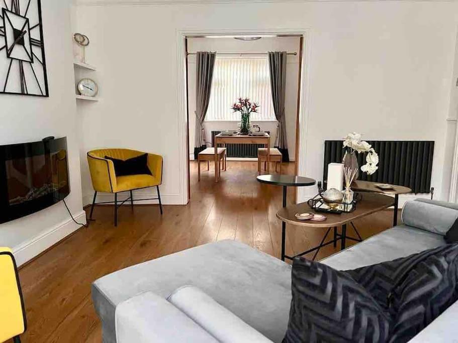 Anfield Home Sleeps 5 Close To Lfc Free Parking Liverpool Eksteriør billede