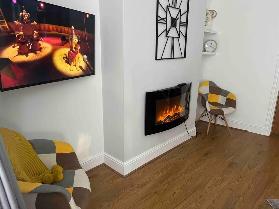 Anfield Home Sleeps 5 Close To Lfc Free Parking Liverpool Eksteriør billede