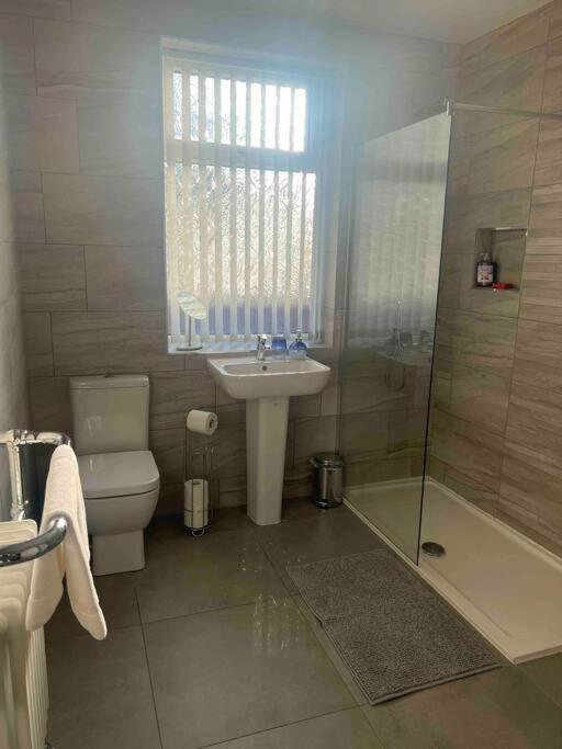 Anfield Home Sleeps 5 Close To Lfc Free Parking Liverpool Eksteriør billede