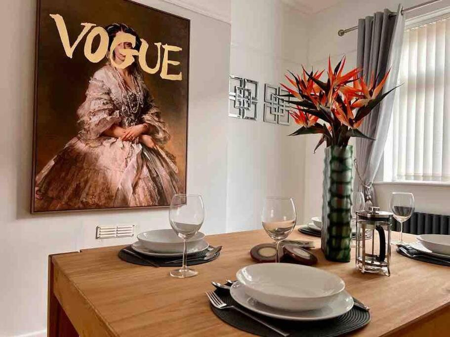 Anfield Home Sleeps 5 Close To Lfc Free Parking Liverpool Eksteriør billede