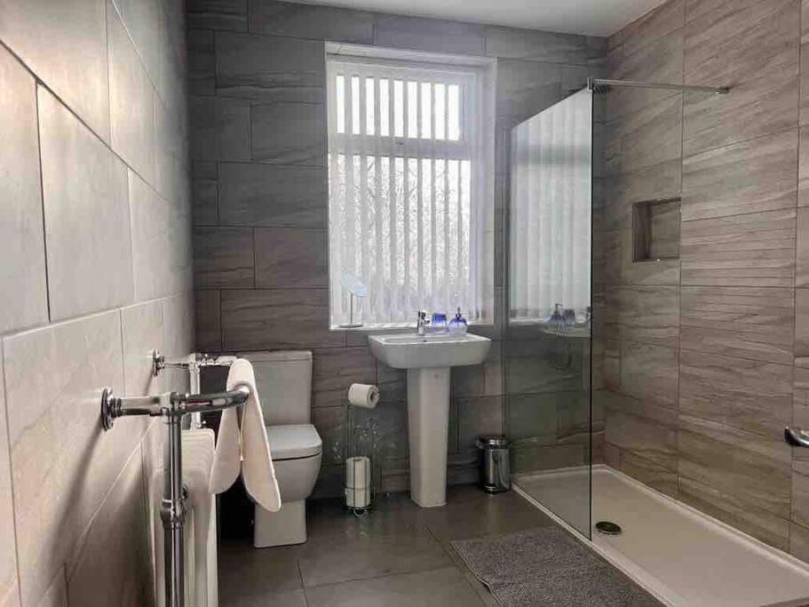 Anfield Home Sleeps 5 Close To Lfc Free Parking Liverpool Eksteriør billede