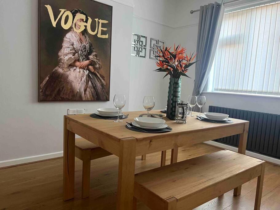 Anfield Home Sleeps 5 Close To Lfc Free Parking Liverpool Eksteriør billede