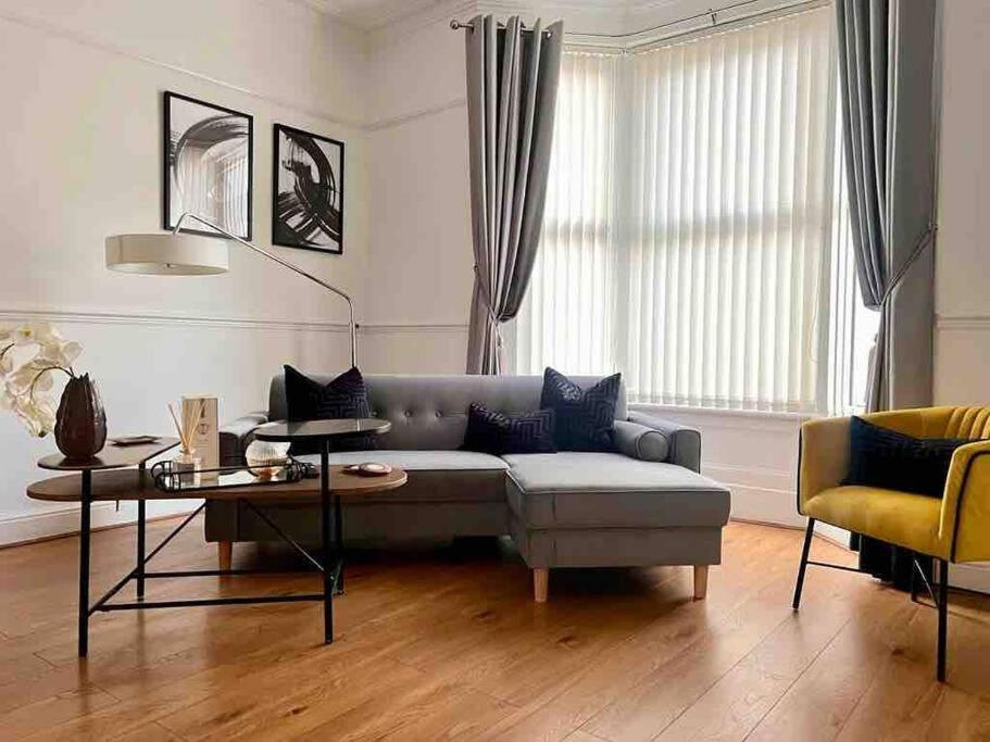 Anfield Home Sleeps 5 Close To Lfc Free Parking Liverpool Eksteriør billede