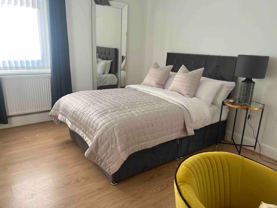 Anfield Home Sleeps 5 Close To Lfc Free Parking Liverpool Eksteriør billede
