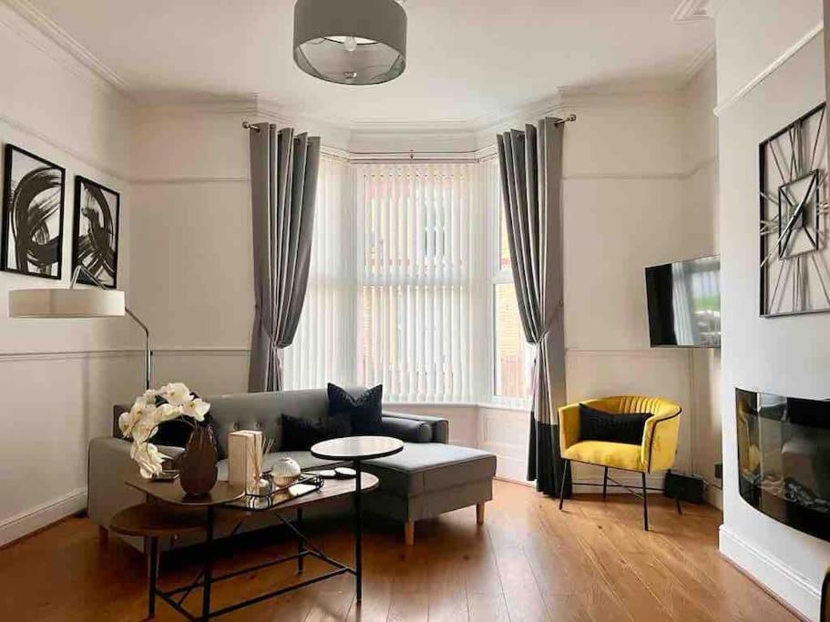 Anfield Home Sleeps 5 Close To Lfc Free Parking Liverpool Eksteriør billede